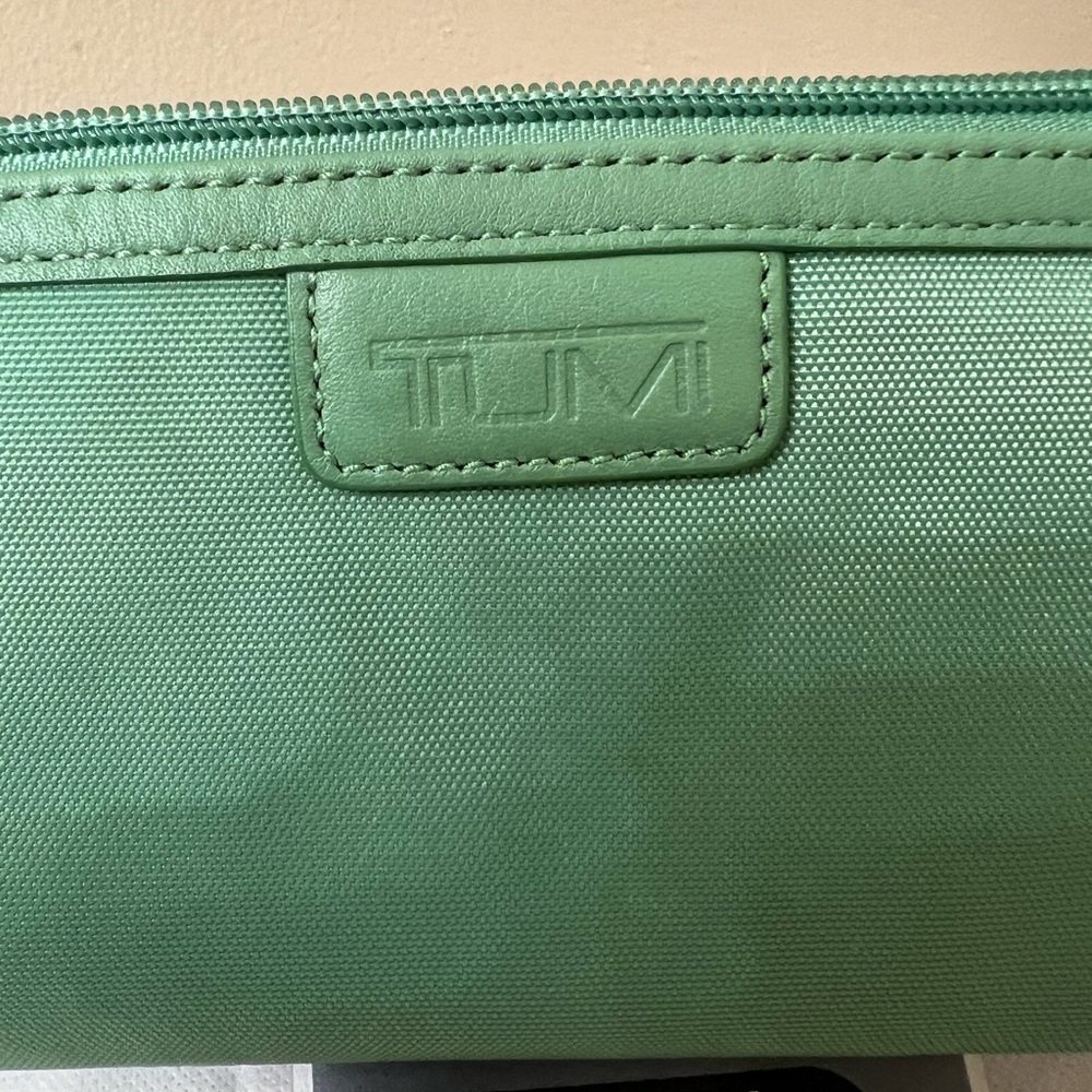 TUMI Cosmetic Pouch Bag NWT - Picture 3 of 7